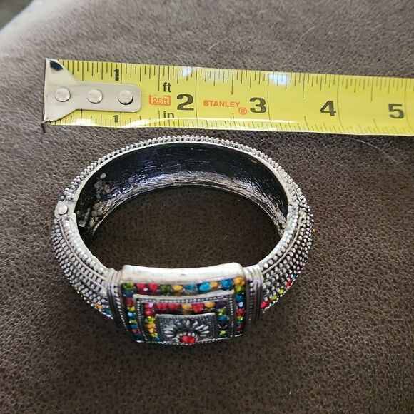 Colorful stones Cuff bracelet with spring hinged closure - Picture 5 of 5